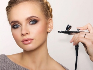 The Art of Airbrush Makeup: Creating Flawless Looks with an Airbrush